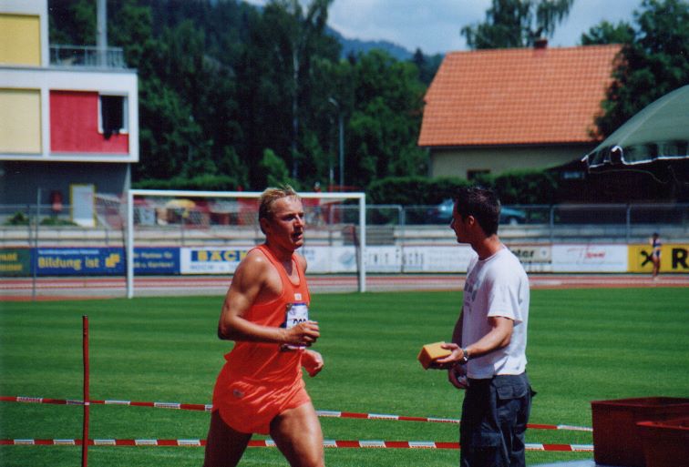 2003/10000/o23.jpg